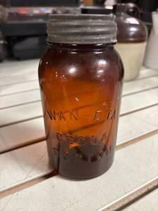 lot 305 image: Amber Quart Wan Eta Boston, cocoa, jar, marked no. 5