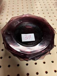 lot 319 image: 6- Vintage Hazel Atlas Amethyst Moroccan Octagon Purple Glass saladbread plates 6 inch