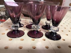 lot 320 image: 6- Vintage Bryce WILMINGTON purple Clear Stemmed cordials