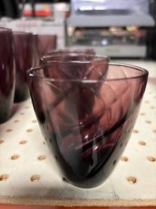 lot 326 image: 4- Hazel Atlas Moroccan Amethyst Swirl 8 OZ flat bottom tumbler