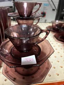 lot 330 image: 5- Hazel Atlas Moroccan Amethyst coffee cups and saucers