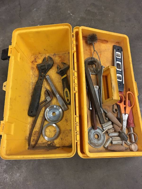 lot 38 image: TOOL BOX W TOOLS