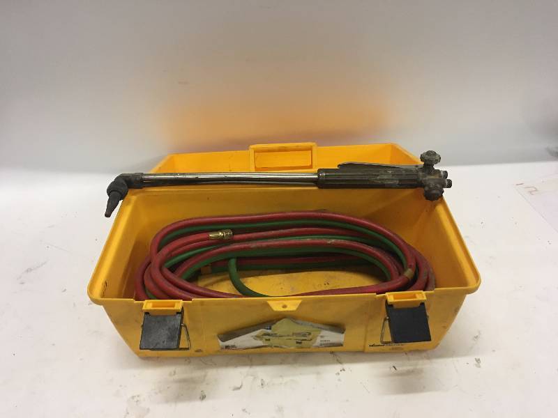 lot 43 image: VICTOR TORCH HEAD AND 25 OF HOSE
