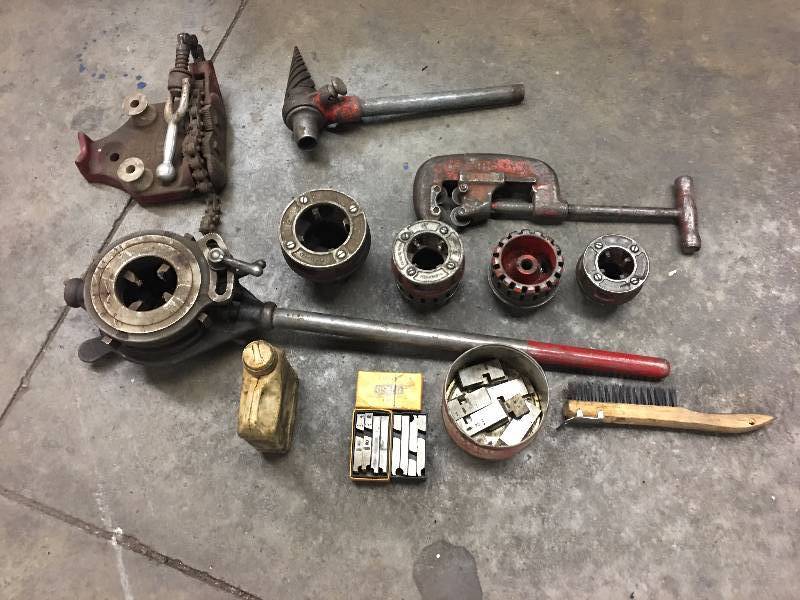 lot 68 image: LARGE LOT OF PIPE THREADING TOOLS