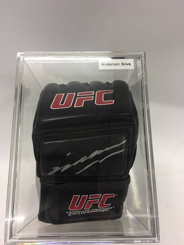 lot 79 image: UFC ANDERSON SILVE UFC FIGHTER AUTOGRAPHED GLOVE HAVE CERTIFICATE OF AUTHENTICITY