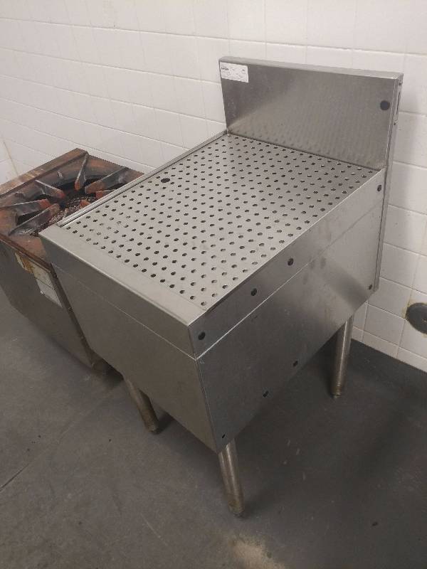 lot 1483 image: Glass tender barback space glass rack