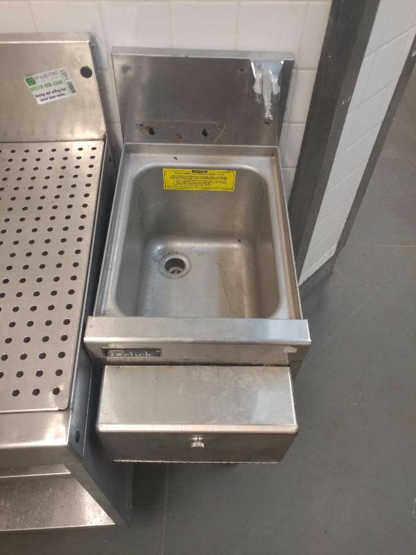 lot 1486 image: Perlick hand-washing station