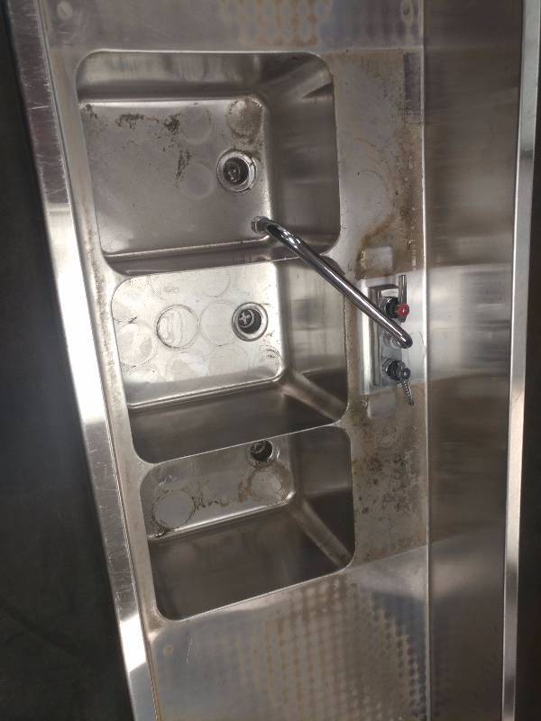 lot 1488 image: glass tender 72 3 compartment sink