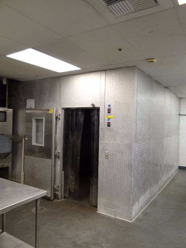 lot 635 image: 19x15 Commercial Walk-In CoolerFreezer Combo