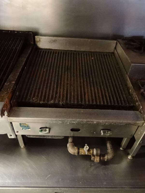 lot 649 image: 24 Natural Gas Charbroiler