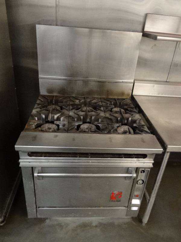 lot 652 image: Wolf (6) Burner Range With Oven Below