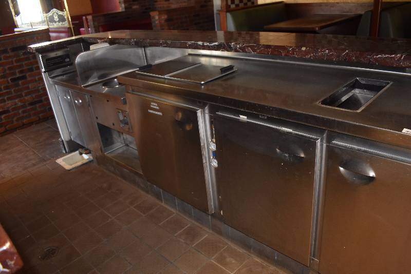 lot 703 image: L Shaped Stainless Bar Back Counter