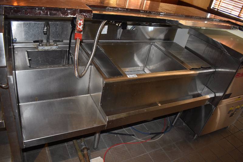 lot 704 image: Free Standing Ice Well