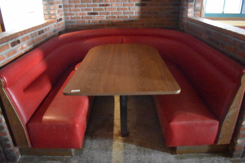 lot 720 image: Large U-Shaped Booth
