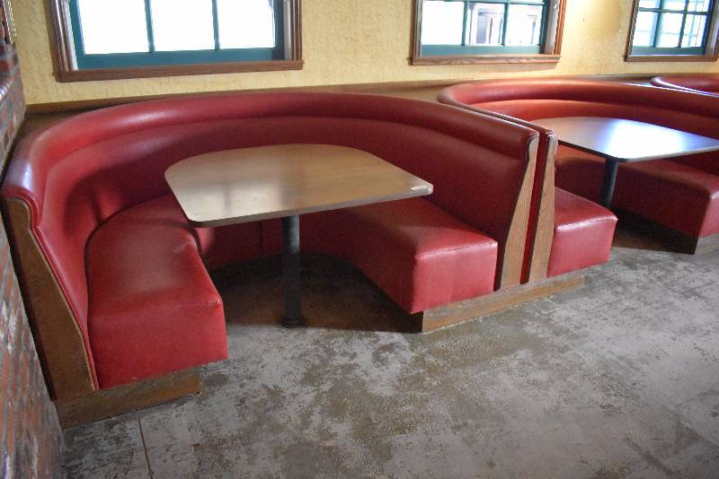lot 721 image: Large U-Shaped Booth