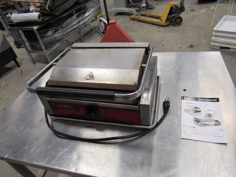 lot 5923 image: Avantco Single Panini Press