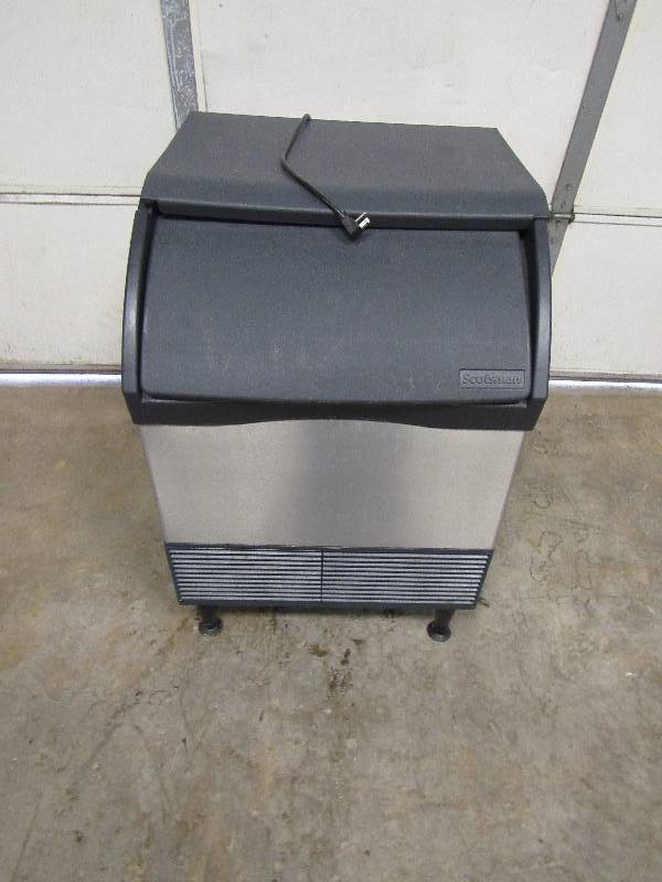 lot 5928 image: Scotsman Prodigy Series 26 Water Cooled Undercounter Small Cube Ice Machine