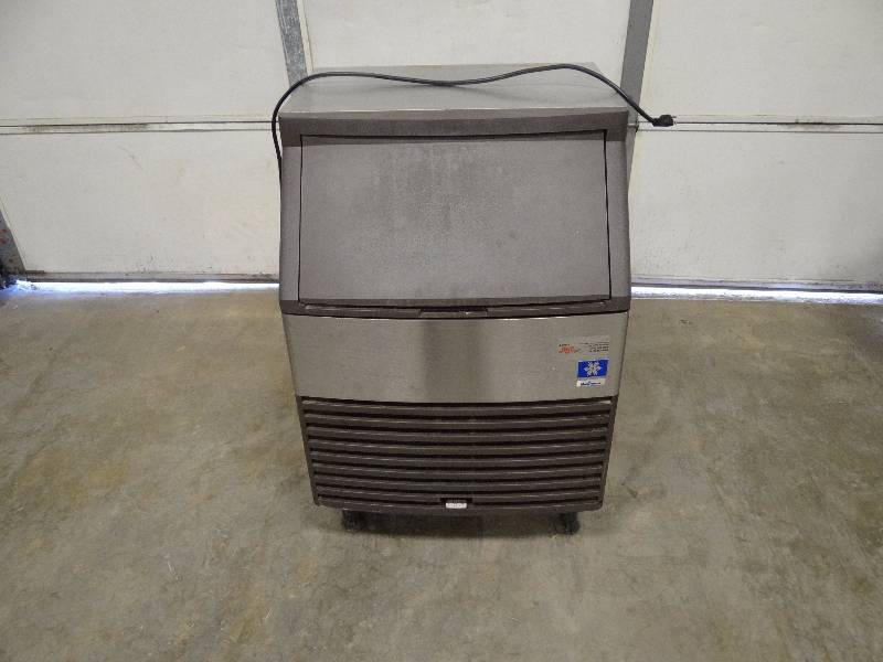 lot 5526 image: Manitowoc Air Cooled Ice Machine
