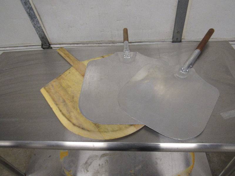 lot 5930 image: Lot Of (3) Used Pizza Slips