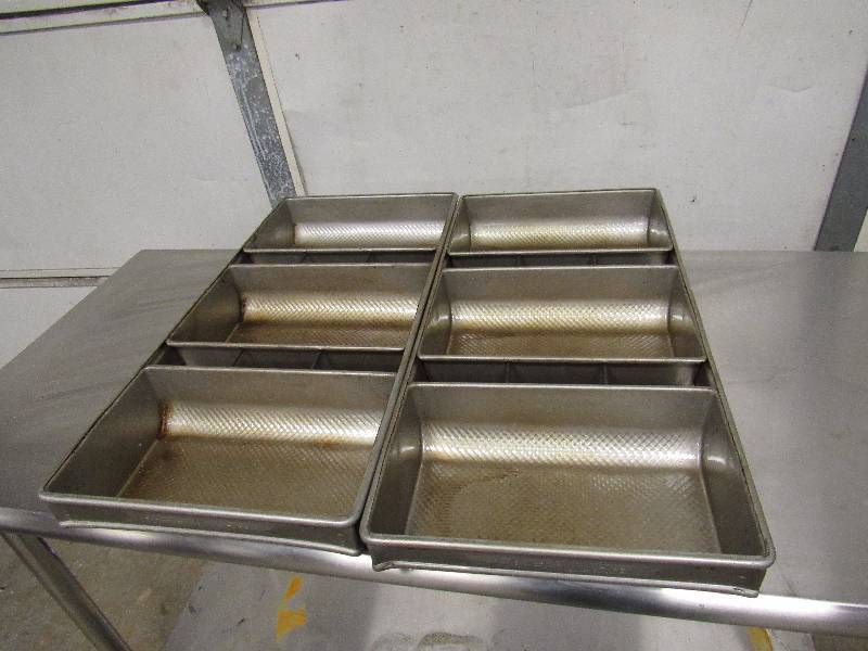 lot 5943 image: Lot Of Chicago Metallic Steel Loaf Pans