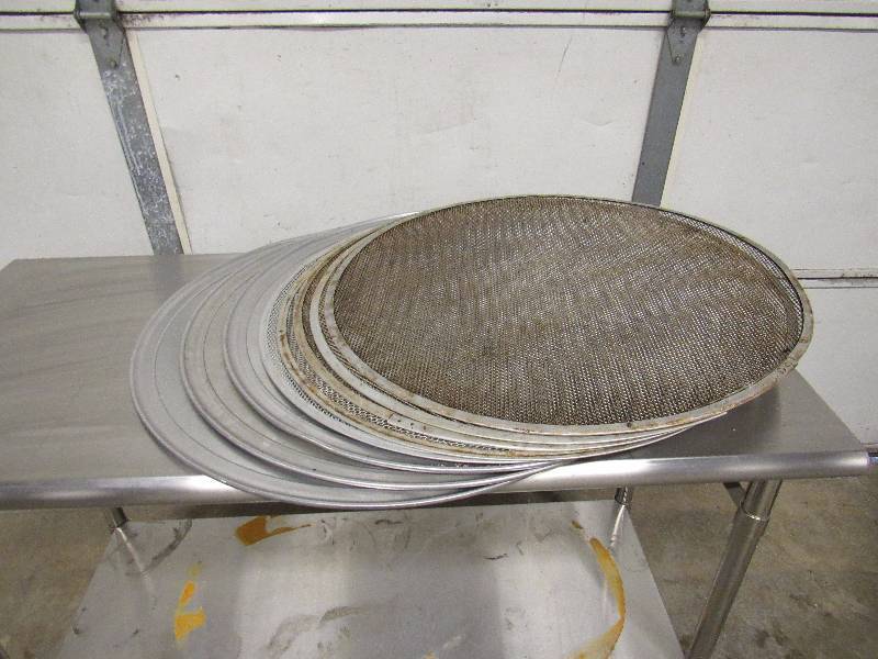 lot 5944 image: Lot Of 28 Pizza Pans And Baking Trays