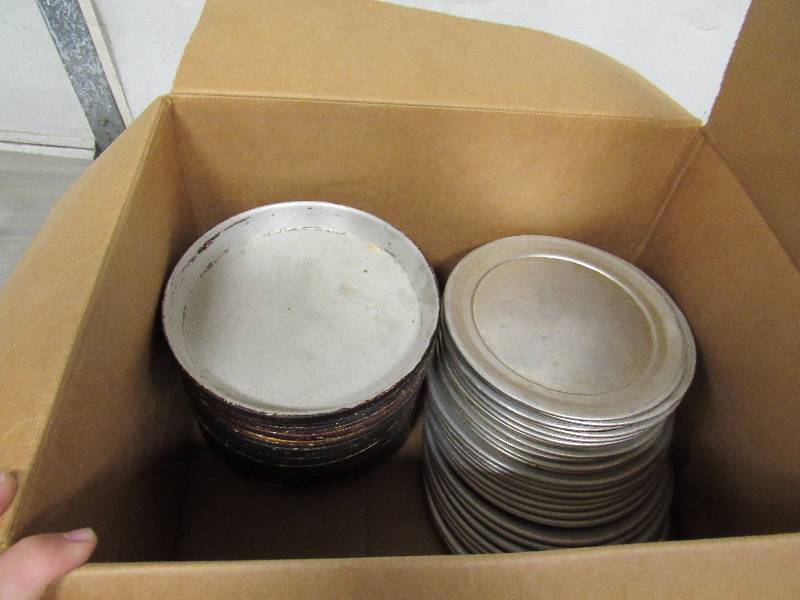 lot 5947 image: Lot Of 8 Pizza And Deep Dish Pans