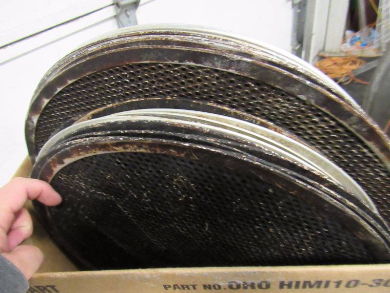 lot 5949 image: Lot Of Pizza Baking Trays