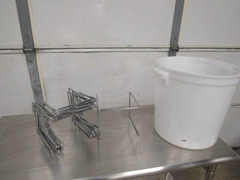 lot 5951 image: Lot Of Table Top Pizza Pan Holders And Ingredient Container