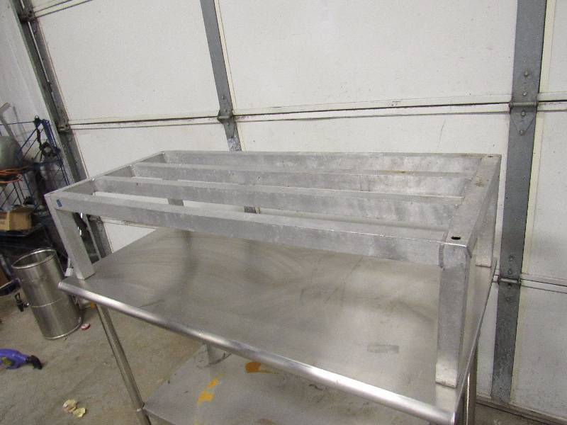 lot 5962 image: 20 X 48 All Aluminum Dunnage Rack