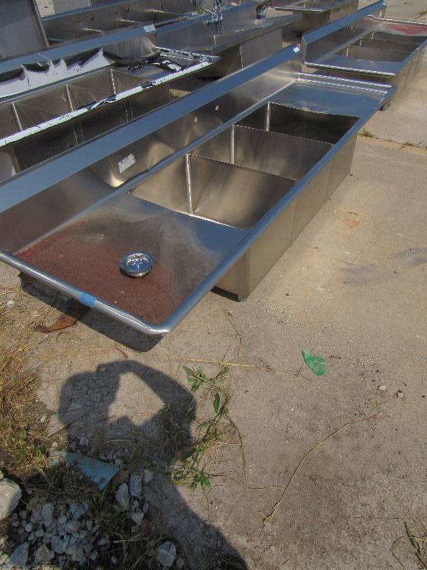 lot 521 image: New Scratch and Dent Fully Stainless BK Resources (3) Compartment Sink
