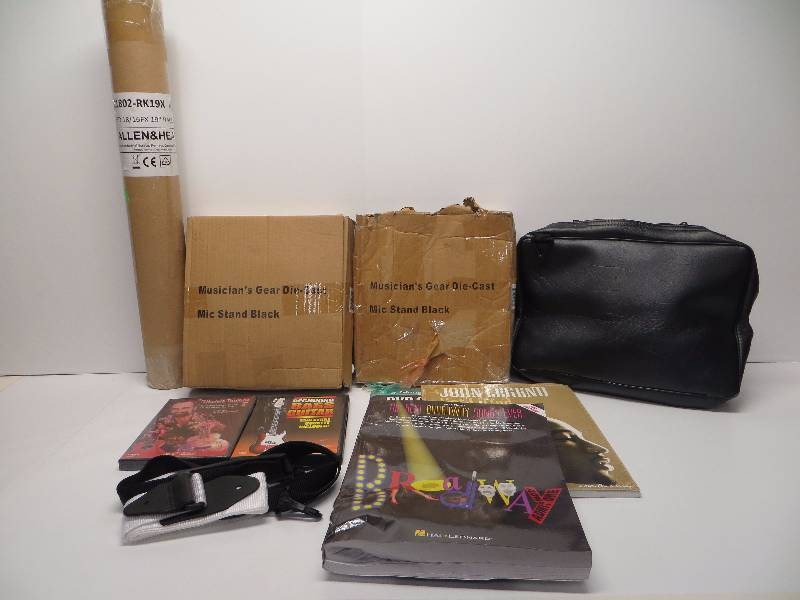 lot 2346 image: Lot of music gear