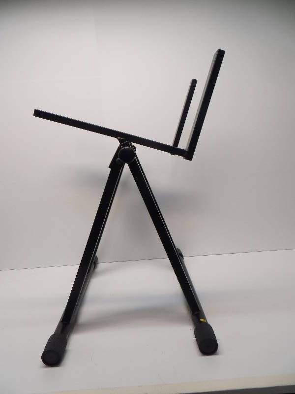 lot 2351 image: Musicians gear amp Stand