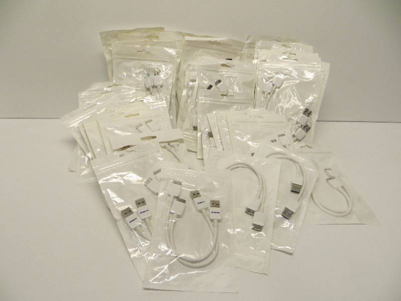 lot 2353 image: USB cables