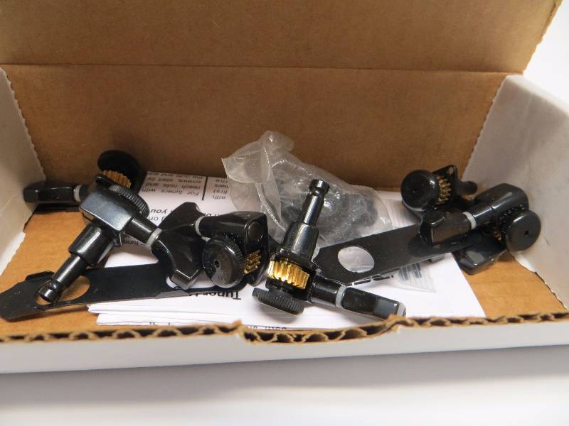 lot 2329 image: 6GLO grip-lock locking guitar tuning machines 33 level 1