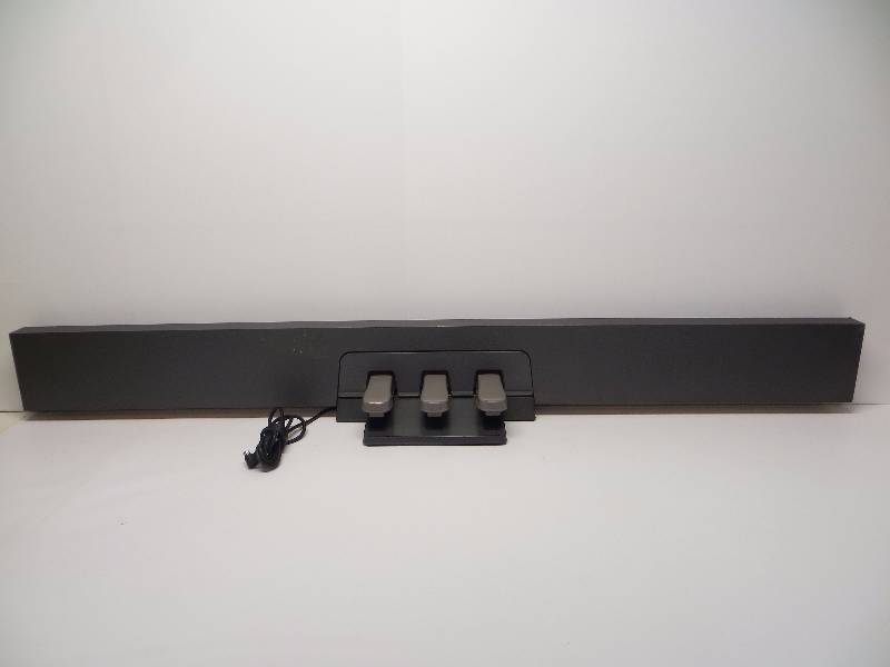 lot 2365 image: Yamaha LP5A sustain foot pedal regular