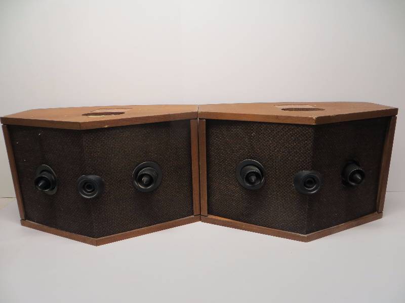 lot 2367 image: Vintage Bose 901 series lV