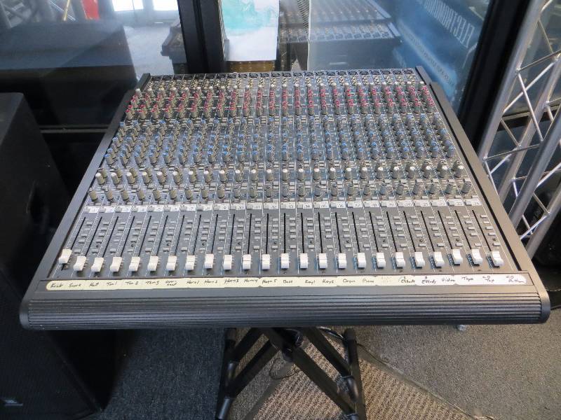 lot 2382 image: 24-channel 8-bus expansion console