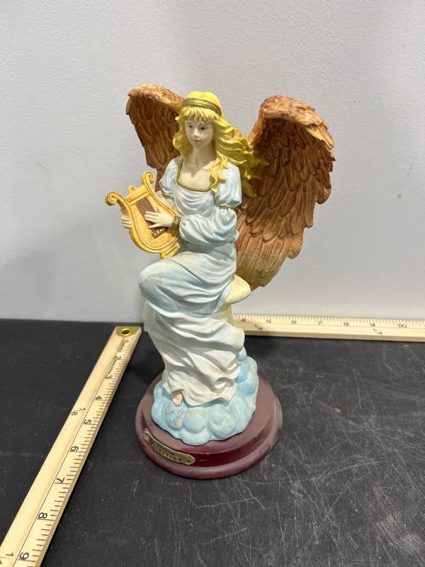 lot 1021 image: La Verona Collection Angel Stands High Harp Resin Peaceful Watching 10in