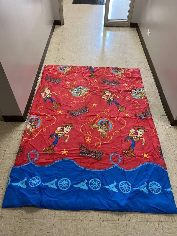 lot 1033 image: Twin Sized Toy Story Bedding Blanket (Needs Cleaned)