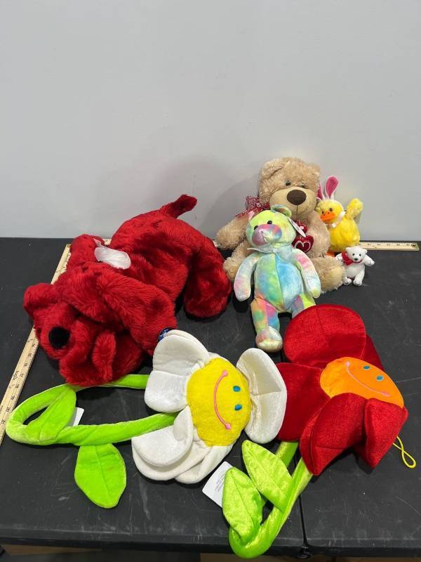 lot 1035 image: Bundle of Plush (Coca-Cola Bear Full of Beads - Everything Else is Plush)