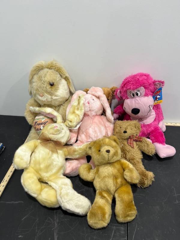 lot 1091 image: Bundle of Plush - Bunnies & Bears (All Plush No Beaded Ones)