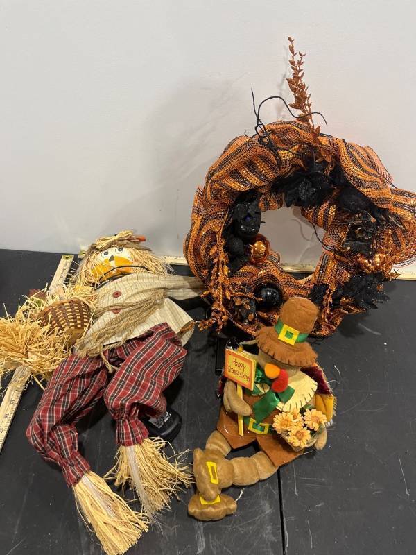 lot 1713 image: Fall Decorations
