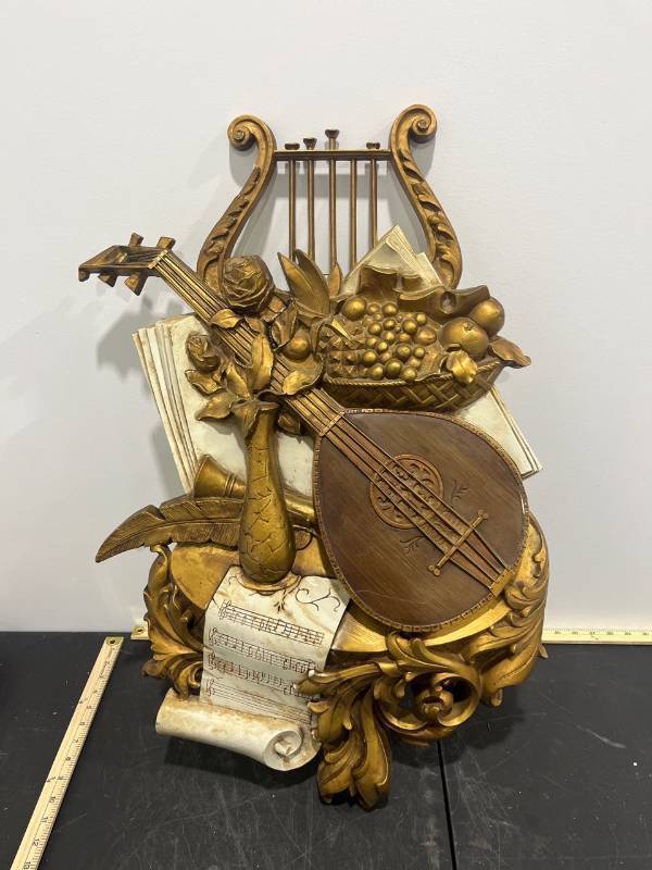 lot 1714 image: Vintage 70s Syroco Musical Wall Hanging Plaque 7236 Lute Lyre Instruments Scroll