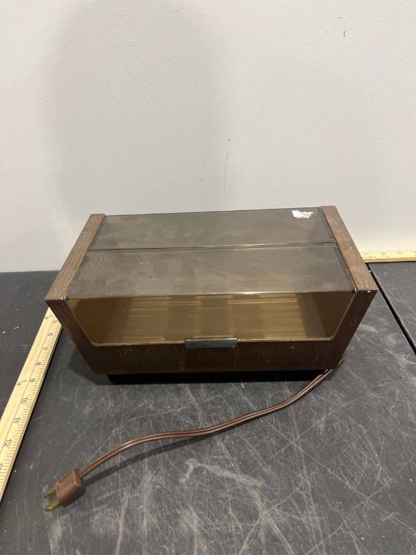 lot 1744 image: Vintage West Bend Bun Warmer (Works)