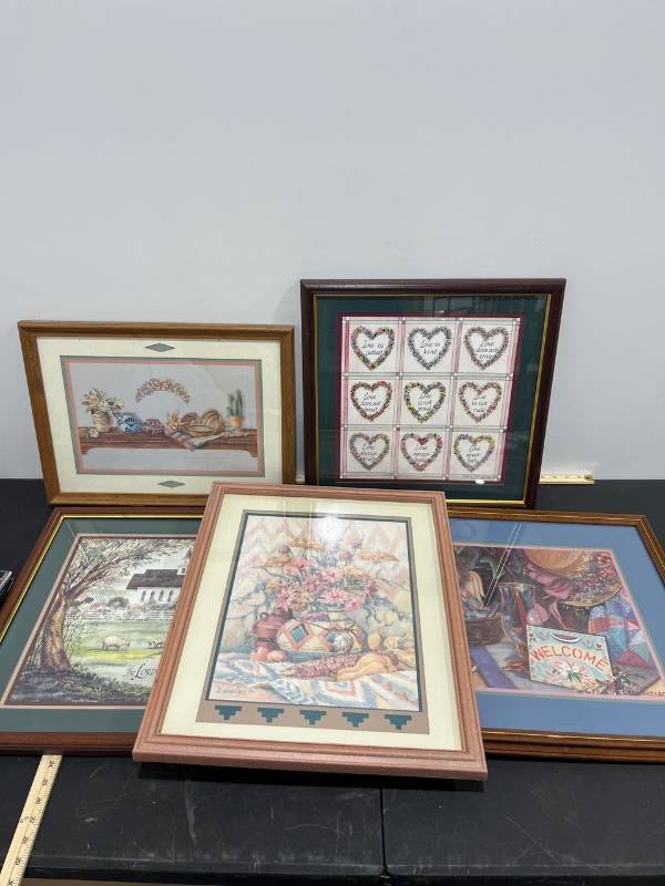lot 1794 image: 5 Framed ArtworkPrints Variety of Sizes