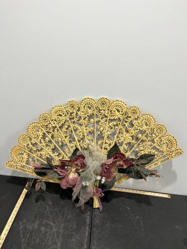 lot 1863 image: Big Decorative Wall Hanging Fan