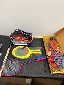lot 1204 image: Plastic Horseshoe Game & Badminton Set