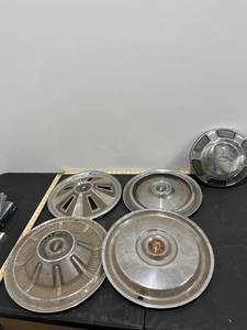 lot 1216 image: Bundle of 5 Hubcaps Chevy, Mustang, & More