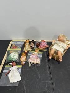 lot 1231 image: Bundle of Vintage Dolls (May Be Missing Pieces)