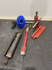 lot 1238 image: Bundle of Tools - Air Pump, Hydraulic Jack, & More